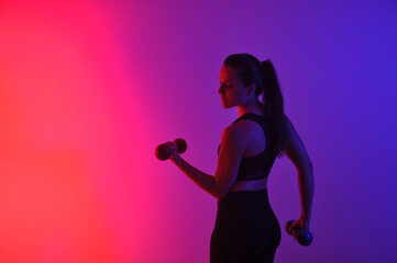 beldade fazendo exercícios físicos 