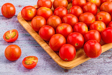Fototapeta na wymiar Natural flavors: cherry tomatoes on elegant wooden tray