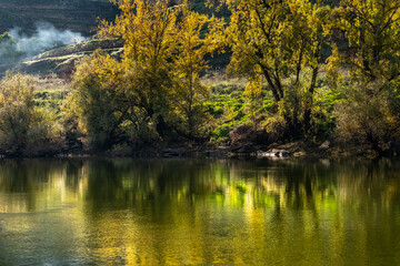 Fototapeta na wymiar Mountain and river with nature reflections 