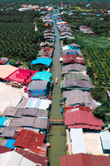 Village d'Asie sur pilotis de pecheur colorés