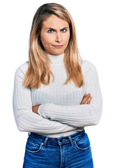 Obraz premium Young blonde woman with arms crossed gesture skeptic and nervous, frowning upset because of problem. negative person.