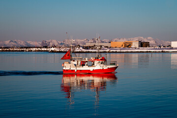 The red fishing boat coming back to the harbour