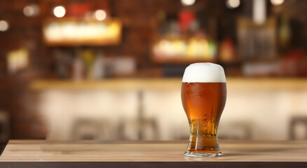 beer served in a glass on a bar with a background of a bar in high resolution