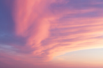 Fototapeta na wymiar 南原千畳岩海岸から望む夕焼けと雲