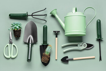 Set of gardening tools on green background - obrazy, fototapety, plakaty