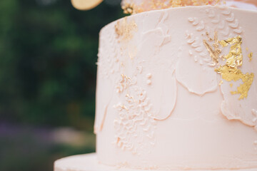 pink wedding cake frosting details