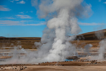 Los Geiser del Tatio, ubicados en la Cordillera de los Andes a 4200 metros de altura, son el tercer campo geotérmico del planeta y el más importante en America del sur. San Pedro de Atacama, Chile.