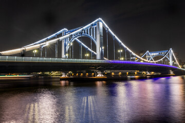 Obraz premium A Tokyo Bridge at night