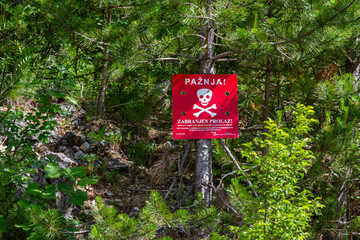 Warnschild - Minenfeld in Bosnien-Herzegowina
