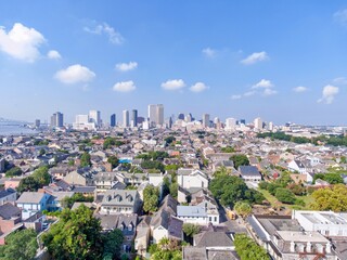 Naklejka premium New Orleans, Louisiana skyline in July