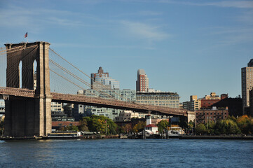 Fototapeta na wymiar Beautiful shot of Brooklyn Bridge and Hudson River, New York