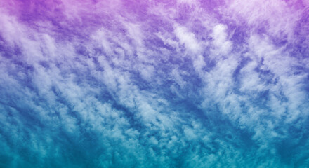 Fototapeta na wymiar 紫と青に色づいた夕焼けの空の雲　夏・旅行・チル・劇的な背景