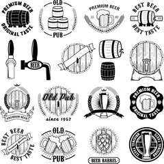 Obraz premium Set of beer labels, badges and design elements. Beer barrel. Beer barrel icons. Old pub. Premium beer. Design elements in vector.