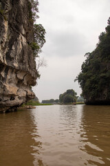 Fototapeta na wymiar Tam Coc river