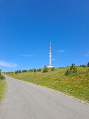 Pradziad najwyższa góra w  Jasenikach. Wieża telewizyjno radiowa - obrazy, fototapety, plakaty