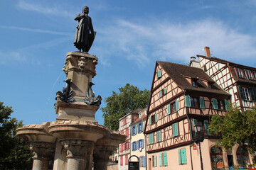 Obraz premium Roesselmann fountain and half-timbered houses in colmar in alsace (france)