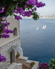 Magnifique paysage en bord de mer pr&egrave;s de Nice sur la C&ocirc;te d'Azur 