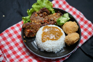  Nasi empal gepuk dan tahu