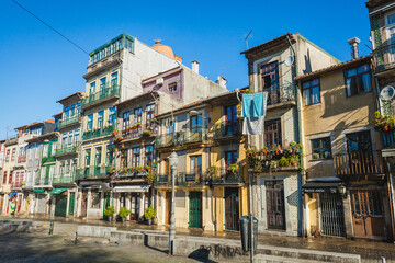 Fototapeta na wymiar the old buildings of Porto
