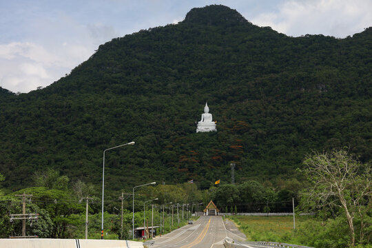 The Wat Thep Phithak Punnaram is famous in thailand