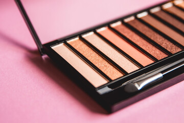 Obraz na płótnie Canvas Eyeshadow Palette in Warm Nude Shades, Mattes and Shimmer in a Black Sleek Container Packaging