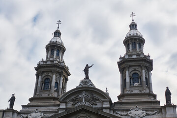 Fototapeta na wymiar classic architecture of catholic churches in santiago de chile