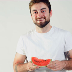 sandía salud saludable frutas chico joven gay blanco rojo frutas verano refrescante sonrisa...