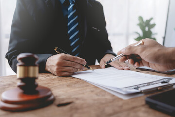Legal execution department makes an appointment with the customer to sign a mediation agreement to...