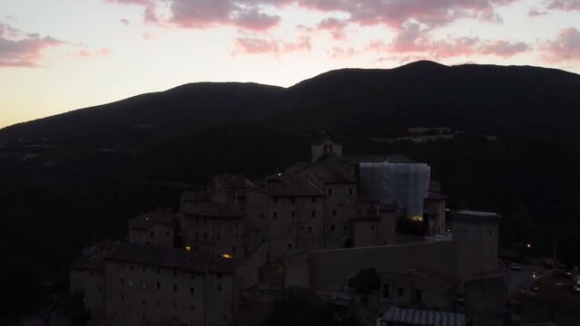 Drone flight over the Umbrian village of Vallo di Nera. Tranquil Vallo di Nera Sunset