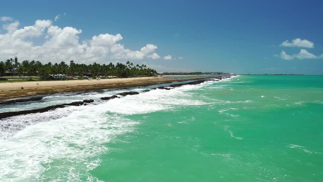 Praia de Muro Alto visto de Cima com Drone 4k - Ipojuca - Recife - Pernambuco - Brasil