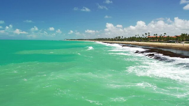 Praia de Muro Alto visto de Cima com Drone 4k - Ipojuca - Recife - Pernambuco - Brasil