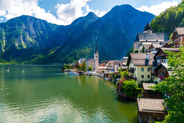 Blick am Abend auf Hallstatt am Hallstätter See im Salzkammergut, Österreich