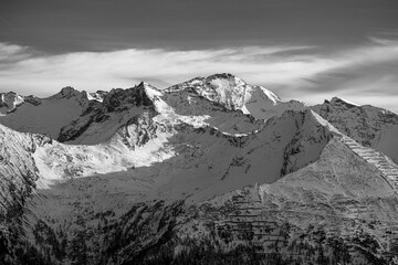 Fototapeta na wymiar mountains in the snow in Bad Gastein.
