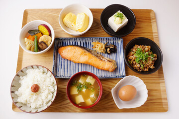 和食の朝食イメージ　日本料理