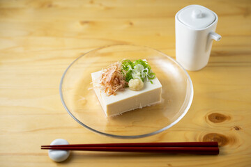 hiyayakko, japanse cold tofu with soy sauce