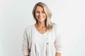 Obraz premium Portrait of a happy businesswoman standing isolated on a white background