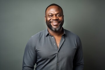 Obraz premium Portrait of a happy african american man smiling at camera
