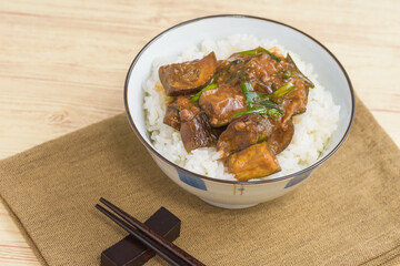 ピリ辛　茄子の肉味噌ごはん