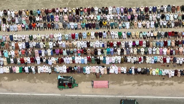 Muslim funeral in Bangladesh. A Muslim funeral is a solemn and sacred occasion. It is a time for family and friends to come together to mourn the loss of their loved one and to pray for their soul.