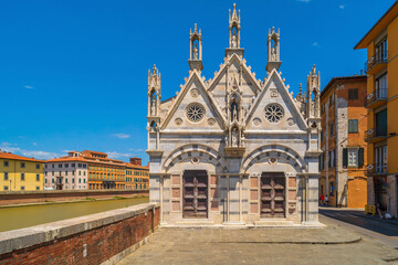 Naklejka premium Santa Maria della Spina, beautiful Church near river Arno in Pisa, Tuscany