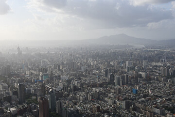 Naklejka premium Aerial view of a beautiful city from the roof of Taipei 101 on a cloudy day in Taiwan