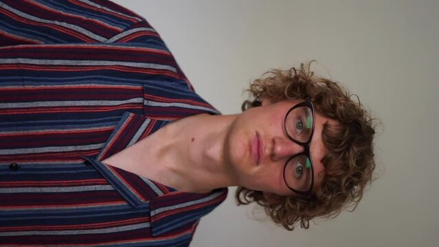 does not see well wears glasses and sees well
