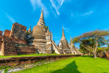 Fototapeta premium The ruins of the Wat Phra Si Sanphet temple in Ayutthaya Historical Park, a UNESCO world heritage site, Thailand