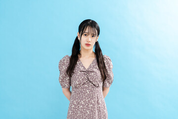 ツインテールの女性