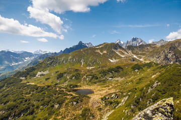 Fototapeta na wymiar Sunniggrathütte SAC and surrounding mountains in Urner Alpen in summer