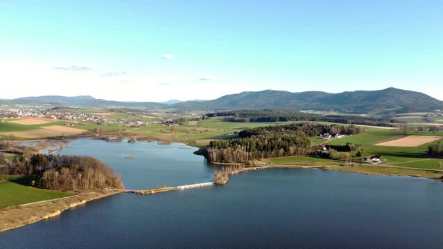 Furth im Wald, Deutschland: &Uuml;ber dem Drachensee im Bayerischen Wald