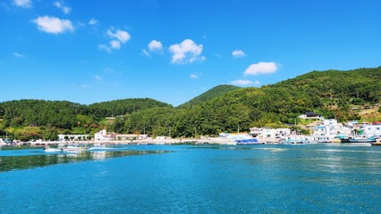 Fototapeta na wymiar 남해안의 섬 풍경 - 통영시