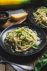 Pasta with zucchini and cream sauce
