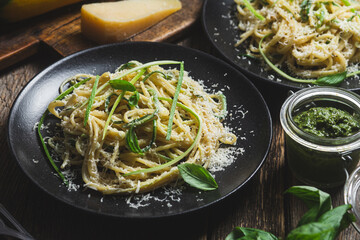 Pasta with zucchini and cream sauce