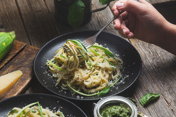 Pasta with zucchini and cream sauce